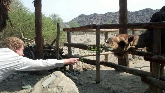 Jeff Ball, Davis Farr Manager, visits Clyde at The Living Desert